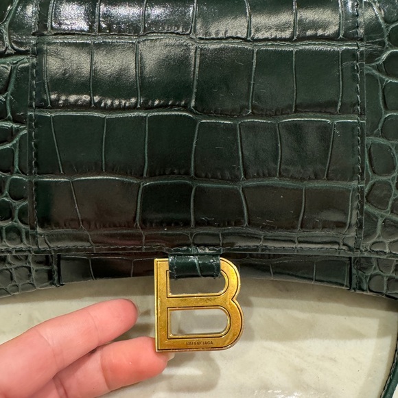 Hourglass SMALL Green Embossed - Picture 1 of 10